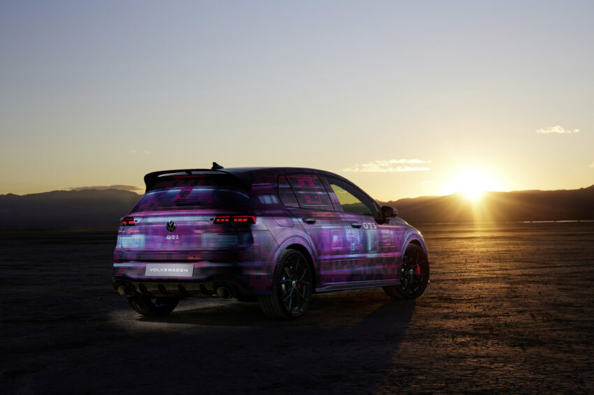 2025 Volkswagen Golf GTI 小改款伪装车亮相！搭全新大尺寸中控屏、重新采用实体按钮、语音助手集成 ChatGPT 244153