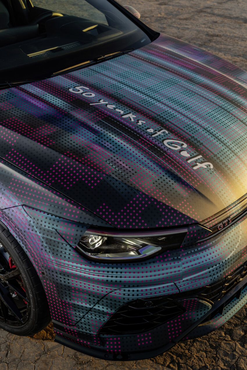 2025 Volkswagen Golf GTI 小改款伪装车亮相！搭全新大尺寸中控屏、重新采用实体按钮、语音助手集成 ChatGPT 244150