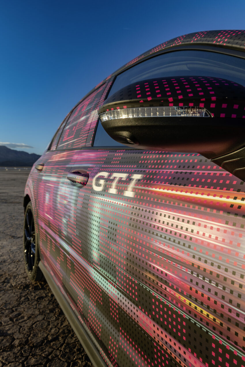 2025 Volkswagen Golf GTI 小改款伪装车亮相！搭全新大尺寸中控屏、重新采用实体按钮、语音助手集成 ChatGPT 244149