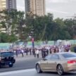 柔佛苏丹乘坐经典款 Rolls-Royce Phantom VI 离开柔佛王宫前往机场, 前往吉隆坡登基成为我国第17任国家元首