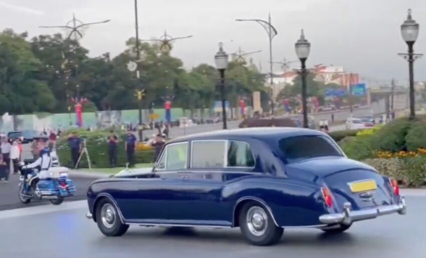 柔佛苏丹乘坐经典款 Rolls-Royce Phantom VI 离开柔佛王宫前往机场, 前往吉隆坡登基成为我国第17任国家元首 245847
