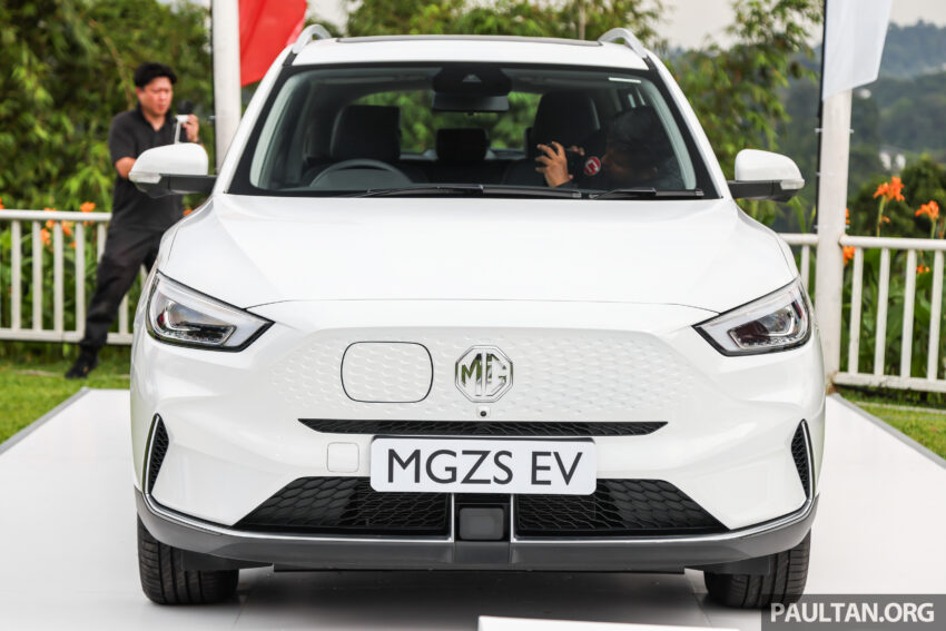 MG ZS EV 本地预览且开放新车预订, 纯电动跨界SUV, 8秒破百, 续航里程320公里, 54分钟充电至80%, 预估价RM129k 249000
