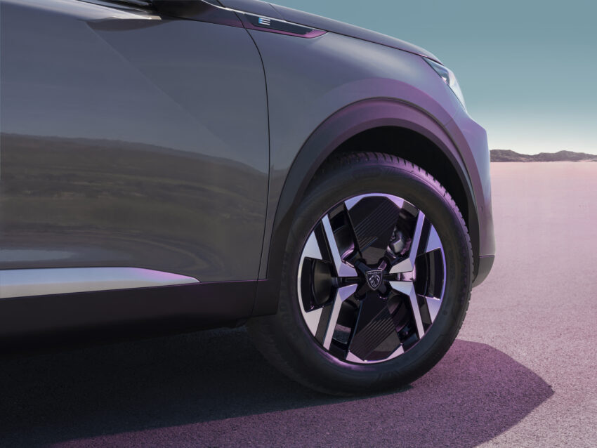 发布在即？2024 Peugeot e-2008 EV 小改款GT版本地现身 249431