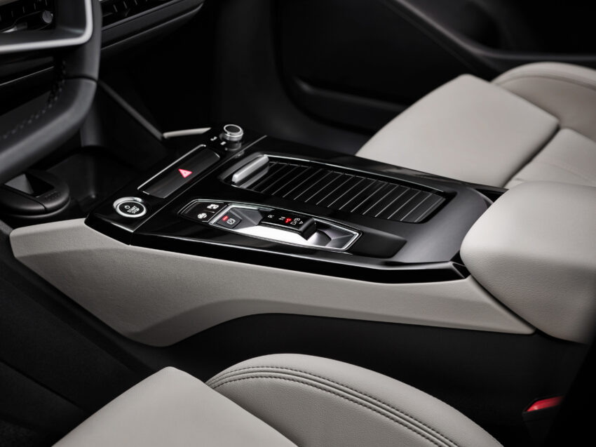 Audi Q6 与 SQ6 e-tron 首发, 最快4.2秒破百, 续航最长625公里, 21分钟可充电至80%, 与 Porsche Macan 同组底盘 251724