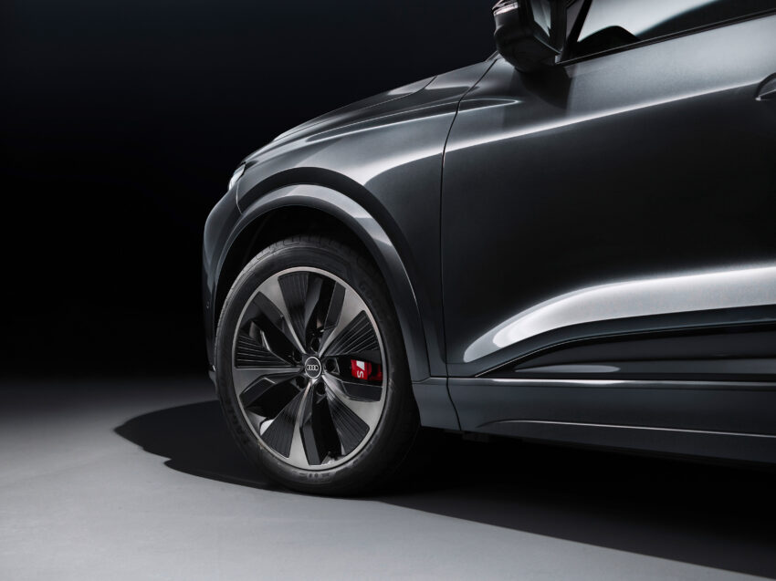 Audi Q6 与 SQ6 e-tron 首发, 最快4.2秒破百, 续航最长625公里, 21分钟可充电至80%, 与 Porsche Macan 同组底盘 251598
