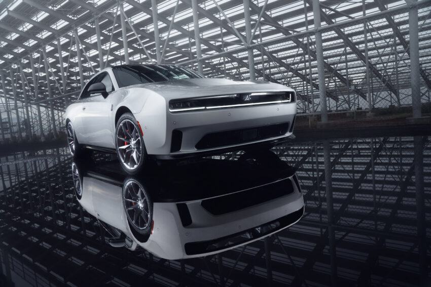 第八代 Dodge Charger Daytona 正式首发, 全球首款纯电动美式肌肉车, 3.3秒破百, 极速220km/h, 续航里程510公里 250707
