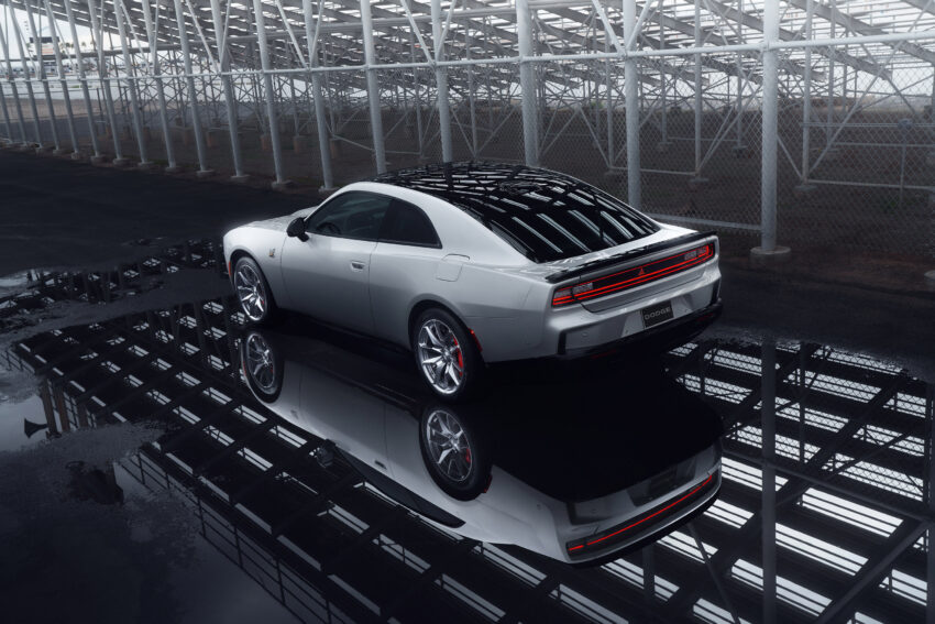 第八代 Dodge Charger Daytona 正式首发, 全球首款纯电动美式肌肉车, 3.3秒破百, 极速220km/h, 续航里程510公里 250708