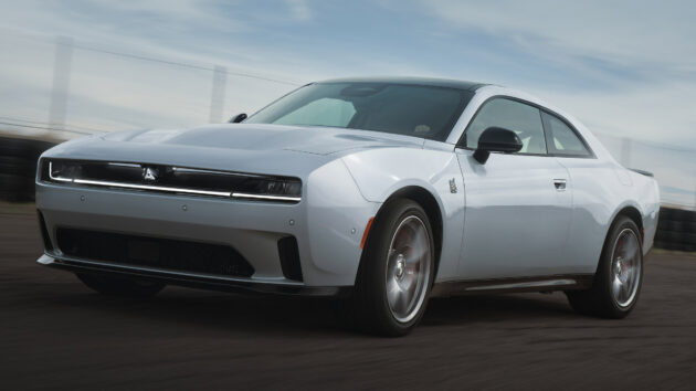 第八代 Dodge Charger Daytona 正式首发, 全球首款纯电动美式肌肉车, 3.3秒破百, 极速220km/h, 续航里程510公里