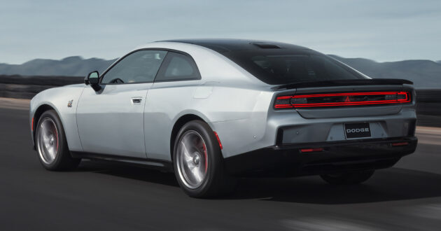 第八代 Dodge Charger Daytona 正式首发, 全球首款纯电动美式肌肉车, 3.3秒破百, 极速220km/h, 续航里程510公里
