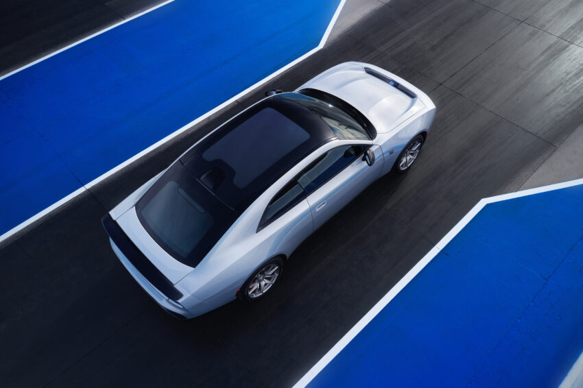 第八代 Dodge Charger Daytona 正式首发, 全球首款纯电动美式肌肉车, 3.3秒破百, 极速220km/h, 续航里程510公里 250715