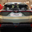 MG 4 EV本地预览且开放接受预订, 四个等级, 最快3.7秒破百, 续航最长520公里, 26分钟充电至80%, 预估价10.4万起