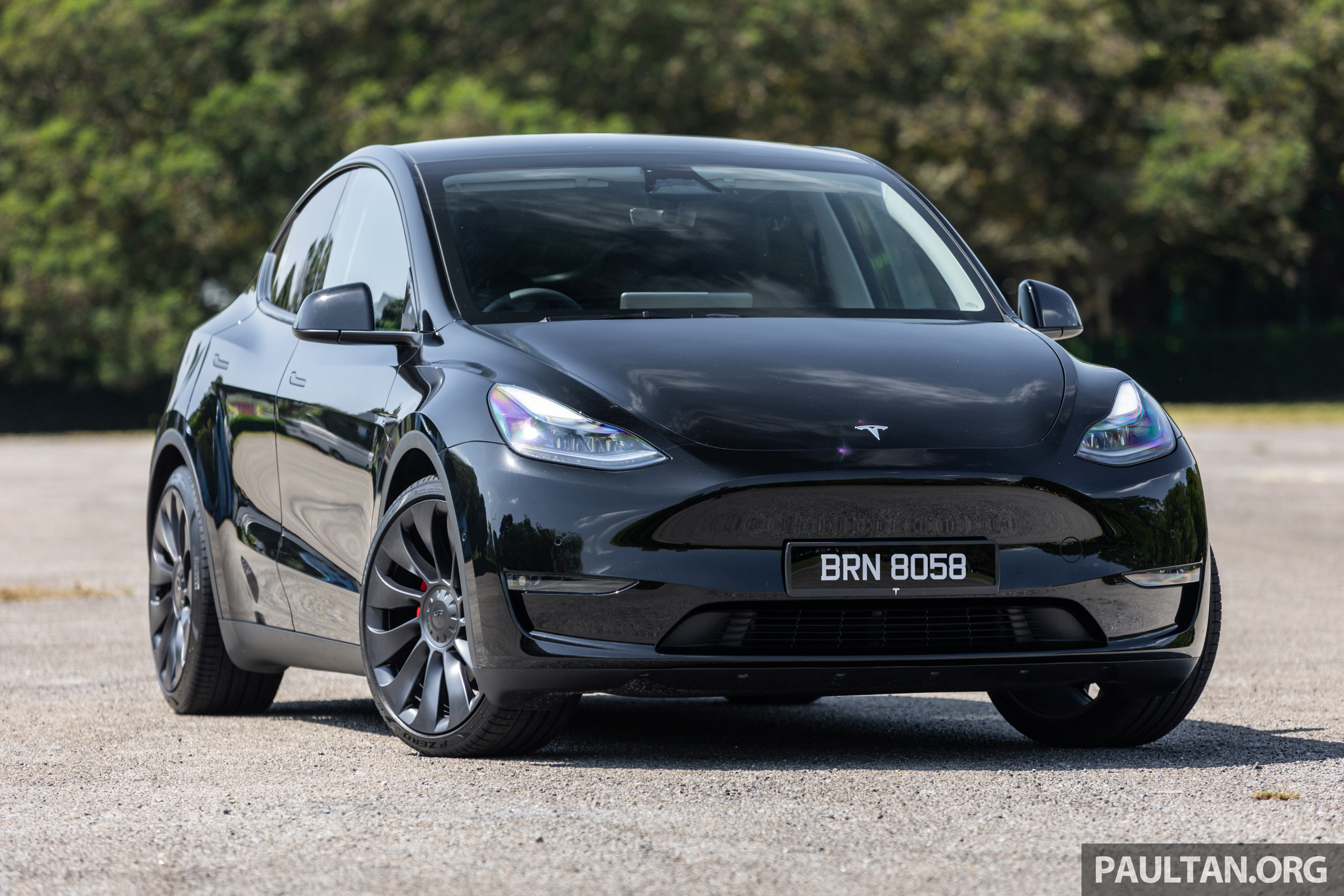 大马版 Tesla Model Y 获 HW4 小升级版！搭载最新摄像镜头、隔音双层玻璃车窗、隐私玻璃天窗，取消后行李箱盖