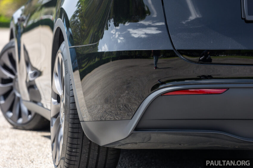 大马版 Tesla Model Y 获 HW4 小升级版！搭载最新摄像镜头、隔音双层玻璃车窗、隐私玻璃天窗，取消后行李箱盖 251059