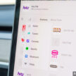 大马版 Tesla Model Y 获 HW4 小升级版！搭载最新摄像镜头、隔音双层玻璃车窗、隐私玻璃天窗，取消后行李箱盖