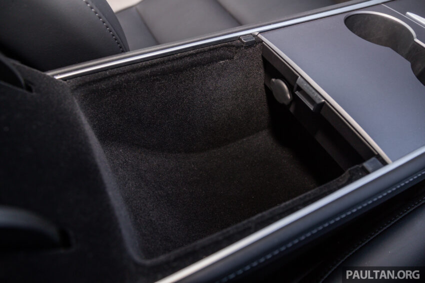 大马版 Tesla Model Y 获 HW4 小升级版！搭载最新摄像镜头、隔音双层玻璃车窗、隐私玻璃天窗，取消后行李箱盖 251118