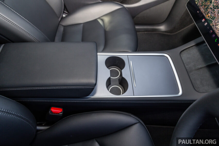 大马版 Tesla Model Y 获 HW4 小升级版！搭载最新摄像镜头、隔音双层玻璃车窗、隐私玻璃天窗，取消后行李箱盖 251119