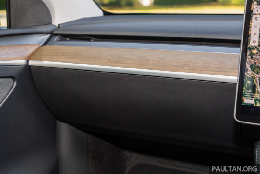 大马版 Tesla Model Y 获 HW4 小升级版！搭载最新摄像镜头、隔音双层玻璃车窗、隐私玻璃天窗，取消后行李箱盖 251120