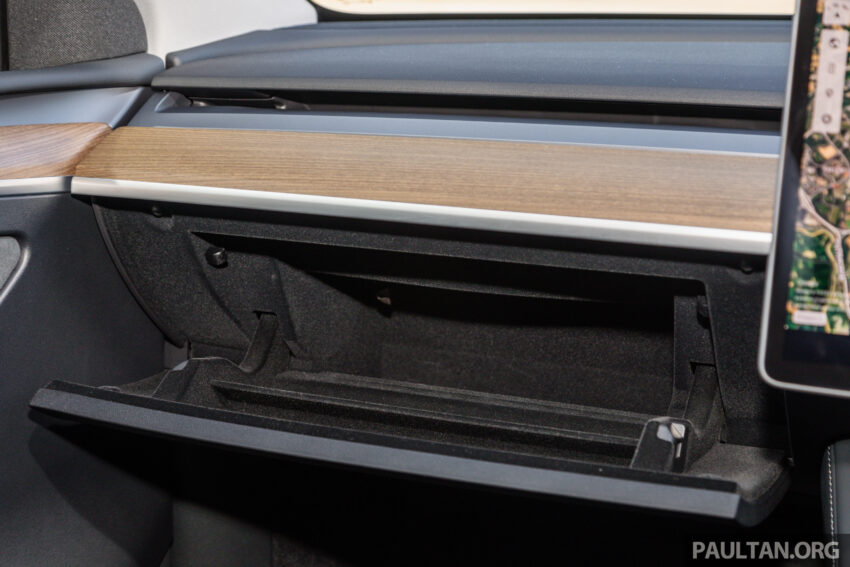 大马版 Tesla Model Y 获 HW4 小升级版！搭载最新摄像镜头、隔音双层玻璃车窗、隐私玻璃天窗，取消后行李箱盖 251121