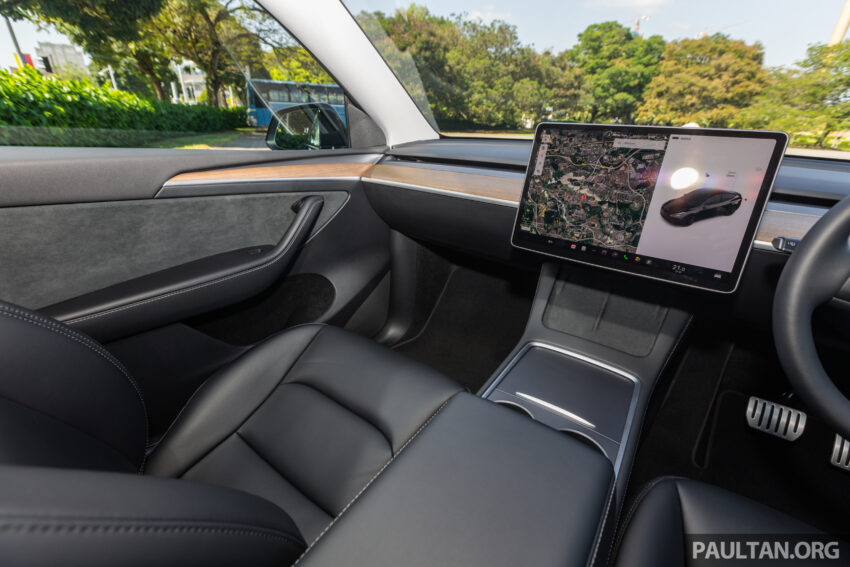 大马版 Tesla Model Y 获 HW4 小升级版！搭载最新摄像镜头、隔音双层玻璃车窗、隐私玻璃天窗，取消后行李箱盖 251126