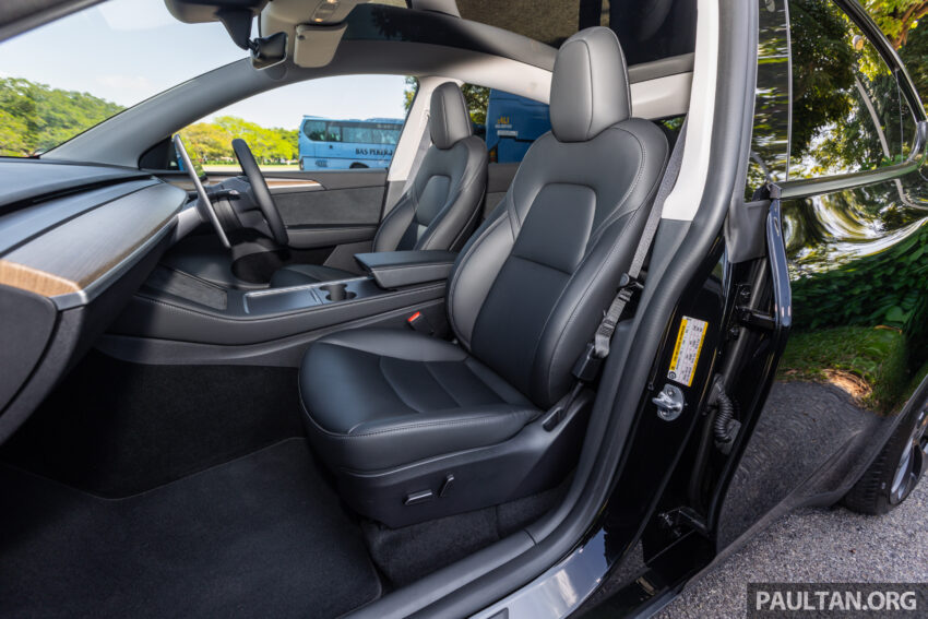 大马版 Tesla Model Y 获 HW4 小升级版！搭载最新摄像镜头、隔音双层玻璃车窗、隐私玻璃天窗，取消后行李箱盖 251130