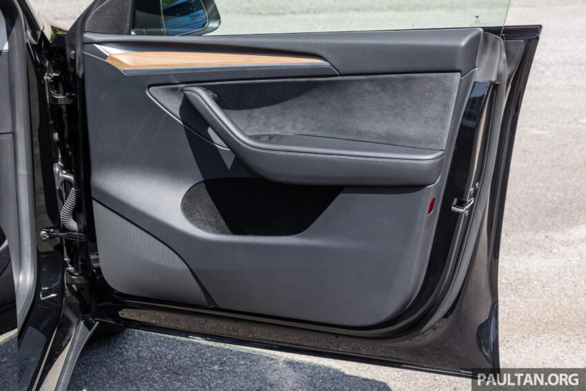 大马版 Tesla Model Y 获 HW4 小升级版！搭载最新摄像镜头、隔音双层玻璃车窗、隐私玻璃天窗，取消后行李箱盖 251134
