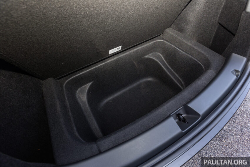 大马版 Tesla Model Y 获 HW4 小升级版！搭载最新摄像镜头、隔音双层玻璃车窗、隐私玻璃天窗，取消后行李箱盖 251146