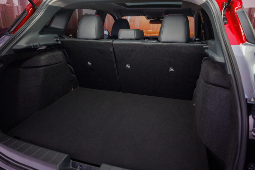 2025 Nissan Kicks 大改款北美首发, 全新外观与内装, 空间比上一代更大, 改用新2.0L四缸自然进气引擎, 有四驱版可选 252642