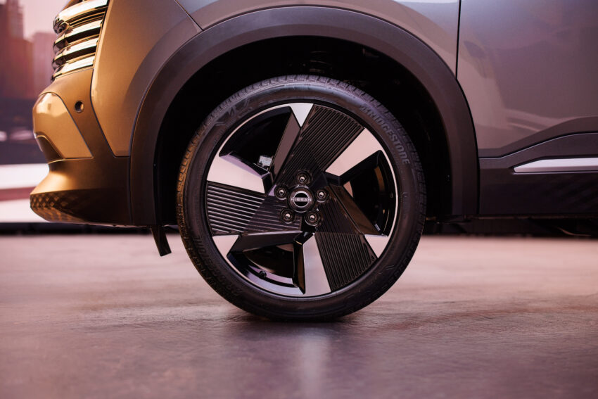 2025 Nissan Kicks 大改款北美首发, 全新外观与内装, 空间比上一代更大, 改用新2.0L四缸自然进气引擎, 有四驱版可选 252629