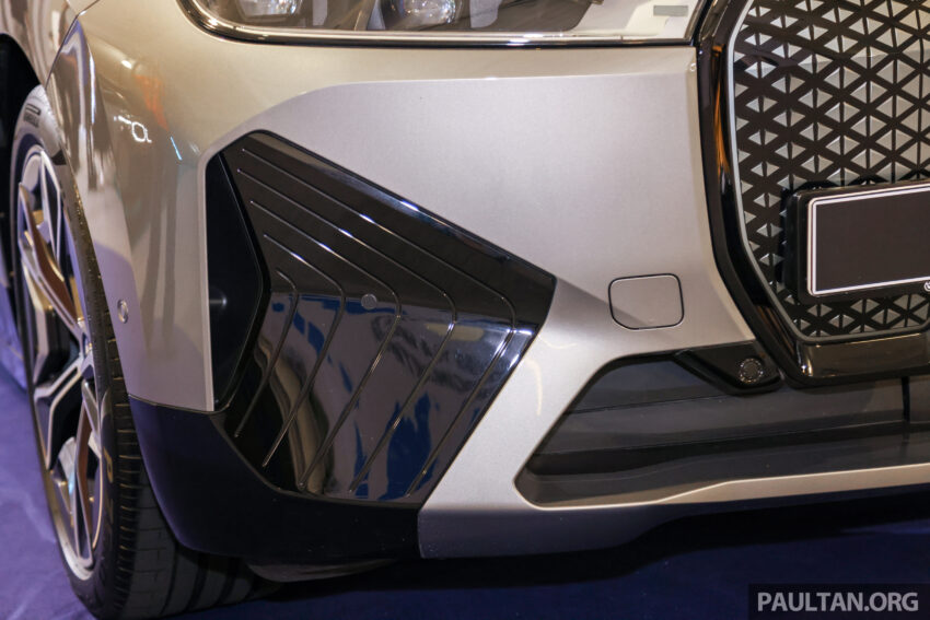 2024 BMW iX xDrive50 Sport 新车实拍！取消镭射头灯、全景式玻璃天窗；充电效能提升，便宜6.2万售RM465k起 249830