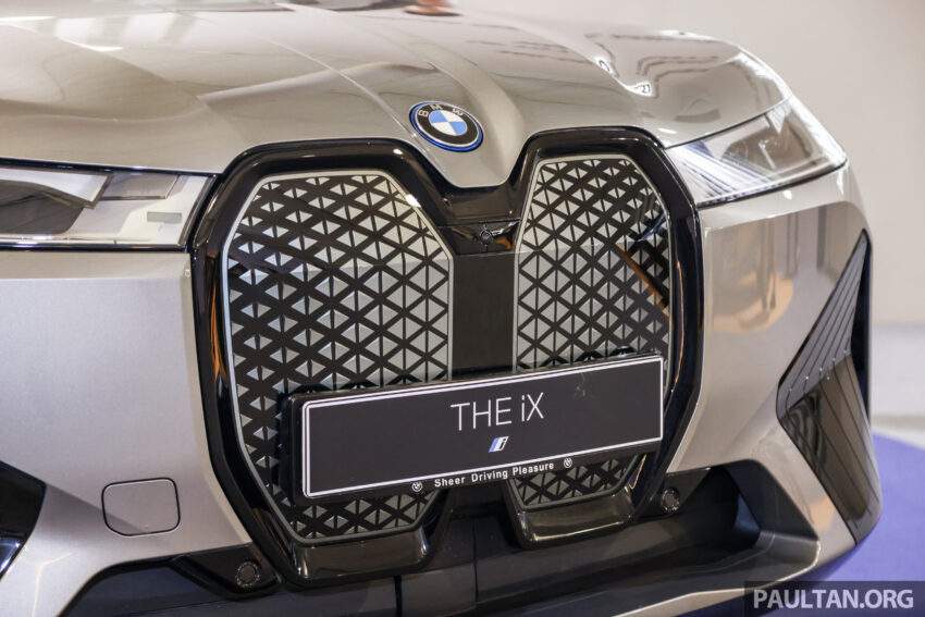 2024 BMW iX xDrive50 Sport 新车实拍！取消镭射头灯、全景式玻璃天窗；充电效能提升，便宜6.2万售RM465k起 249795