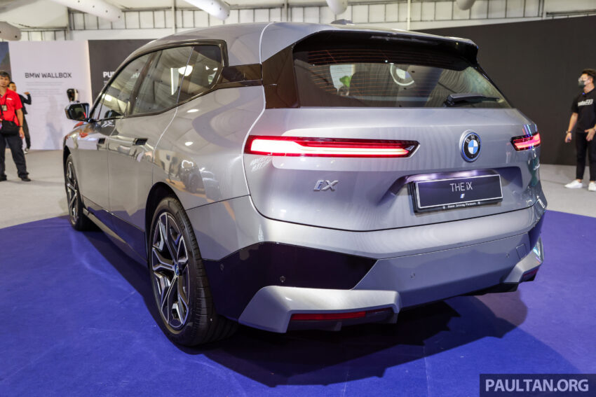 2024 BMW iX xDrive50 Sport 新车实拍！取消镭射头灯、全景式玻璃天窗；充电效能提升，便宜6.2万售RM465k起 249823
