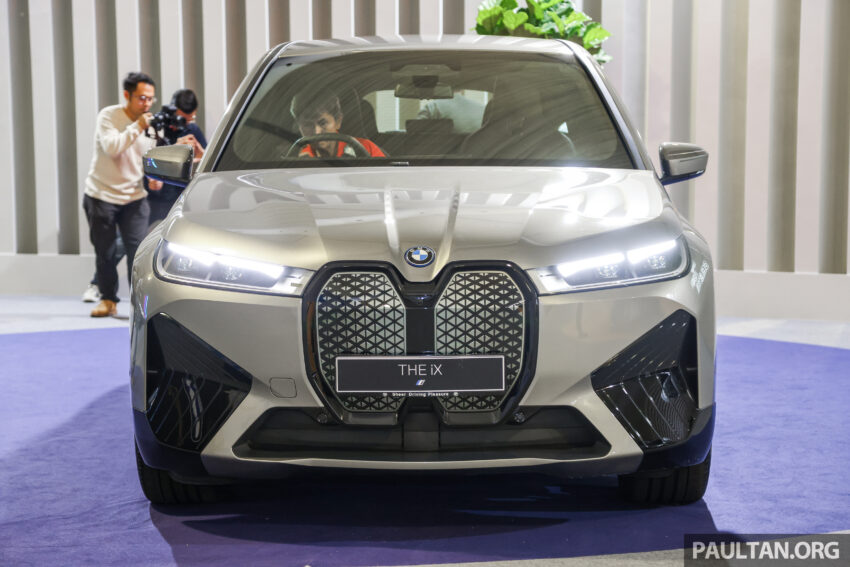 2024 BMW iX xDrive50 Sport 新车实拍！取消镭射头灯、全景式玻璃天窗；充电效能提升，便宜6.2万售RM465k起 249824