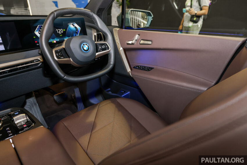 2024 BMW iX xDrive50 Sport 新车实拍！取消镭射头灯、全景式玻璃天窗；充电效能提升，便宜6.2万售RM465k起 249778