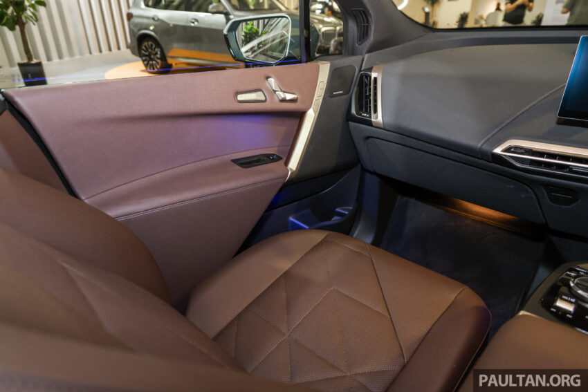 2024 BMW iX xDrive50 Sport 新车实拍！取消镭射头灯、全景式玻璃天窗；充电效能提升，便宜6.2万售RM465k起 249779