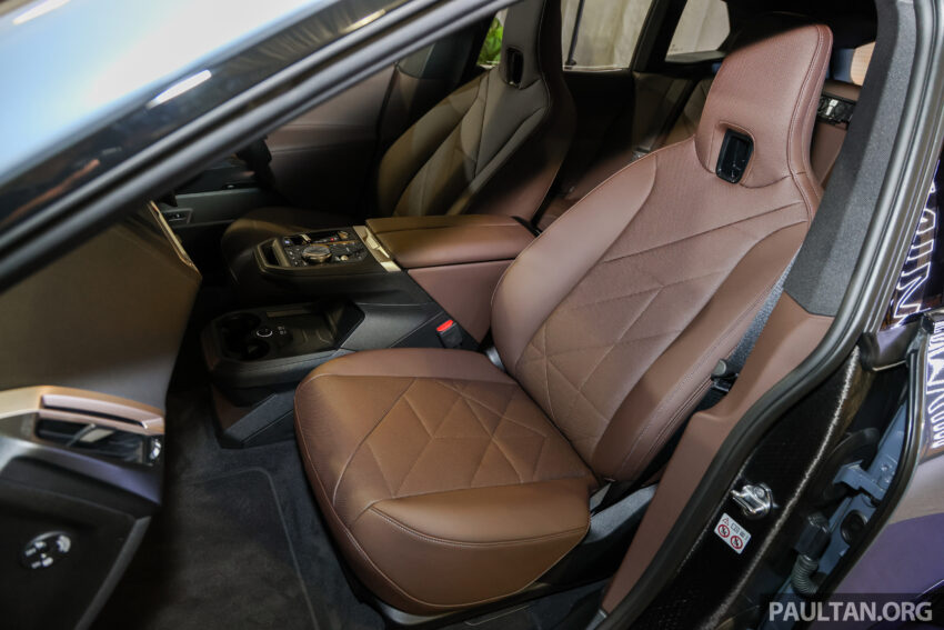 2024 BMW iX xDrive50 Sport 新车实拍！取消镭射头灯、全景式玻璃天窗；充电效能提升，便宜6.2万售RM465k起 249787
