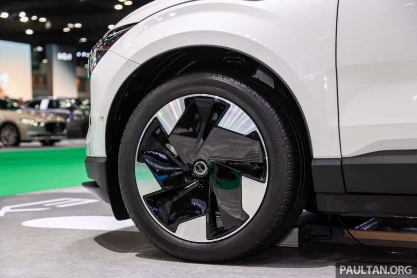 Volvo EX30 EV 亮相曼谷车展, 分标准与性能三个版本, 最快3.6秒破百, 续航里程最长480公里, 原厂确认即将引进大马 252515