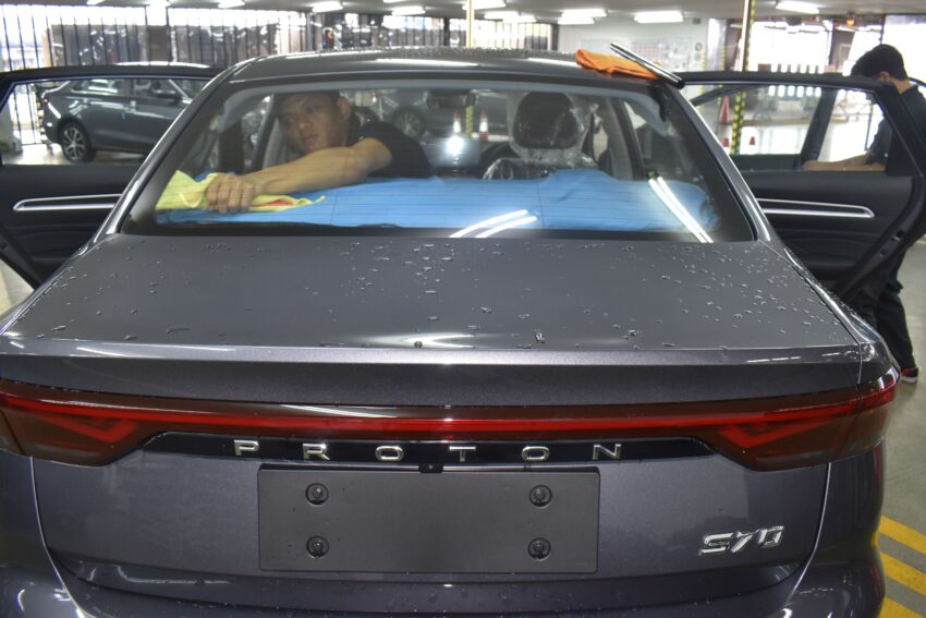 Proton 在Tanjung Malim生产线内开设汽车隔热膜安装中心, 为X90和S70安装原厂隔热膜, 未来将有更多新车款标配 252033