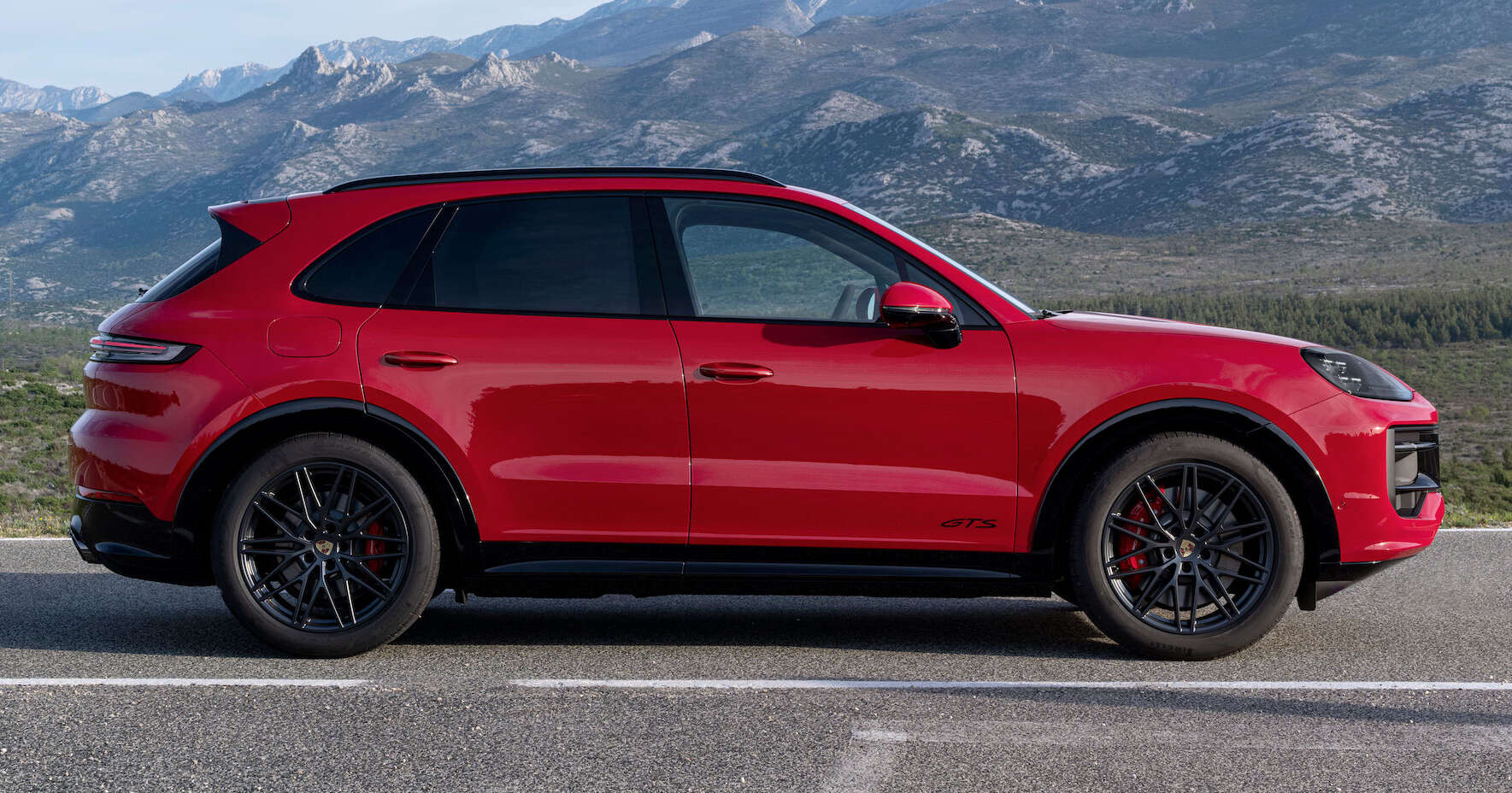 2024 Porsche Cayenne GTS, Cayenne GTS Coupé 小改款官图！搭4.0L V8双涡轮引擎，最大输出500 PS/660 Nm