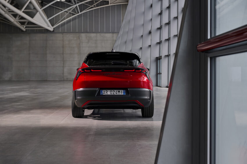 Alfa Romeo Milano 全球首发, 品牌最小跨界SUV, 有纯电动与微型油电版本可选, 纯电版本续航里程可达410公里 254930