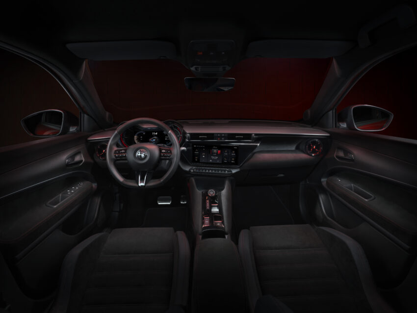Alfa Romeo Milano 全球首发, 品牌最小跨界SUV, 有纯电动与微型油电版本可选, 纯电版本续航里程可达410公里 254946
