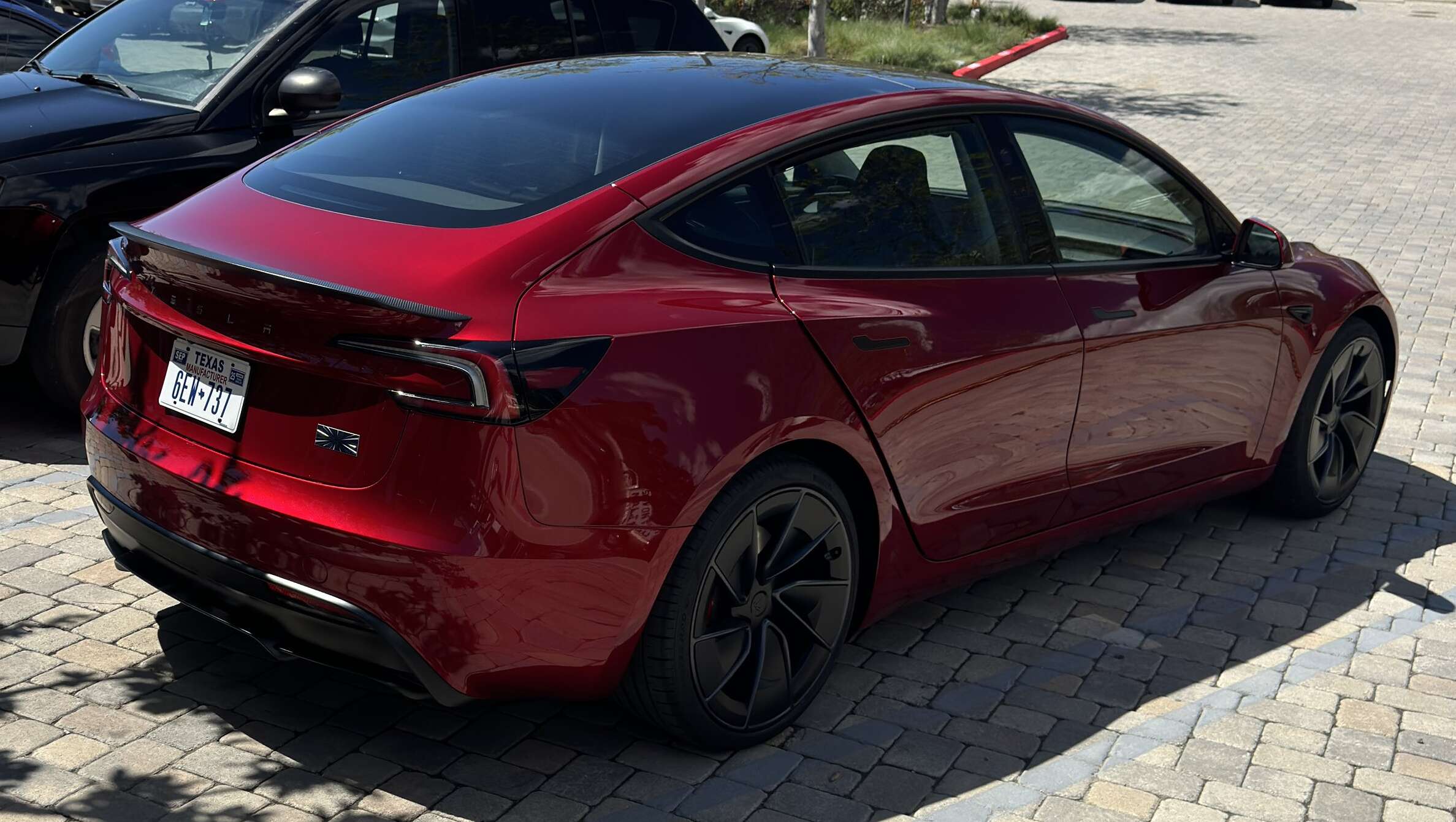 更清晰谍照！Tesla Model 3 Performance 发布前再被捕获