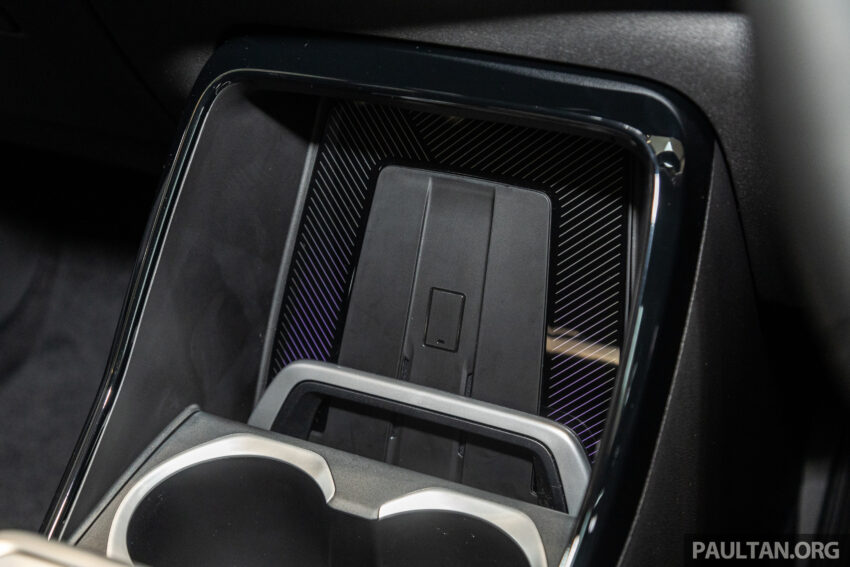 新车实拍: BMW iX1 eDrive20 M Sport 纯电SUV, 从25万起 257320