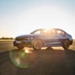 2024 BMW 3系列小改动, 新设计方向盘与新轮圈, 330e PHEV版本搭载更大容量电池, 纯电续航里程如今达101公里