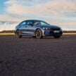 2024 BMW 3系列小改动, 新设计方向盘与新轮圈, 330e PHEV版本搭载更大容量电池, 纯电续航里程如今达101公里