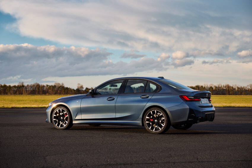 2024 BMW 3系列小改动, 新设计方向盘与新轮圈, 330e PHEV版本搭载更大容量电池, 纯电续航里程如今达101公里 260489