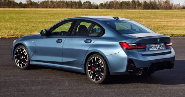 2024 BMW 3系列小改动, 新设计方向盘与新轮圈, 330e PHEV版本搭载更大容量电池, 纯电续航里程如今达101公里