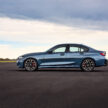 2024 BMW 3系列小改动, 新设计方向盘与新轮圈, 330e PHEV版本搭载更大容量电池, 纯电续航里程如今达101公里