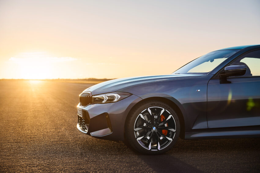 2024 BMW 3系列小改动, 新设计方向盘与新轮圈, 330e PHEV版本搭载更大容量电池, 纯电续航里程如今达101公里 260493