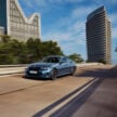 2024 BMW 3系列小改动, 新设计方向盘与新轮圈, 330e PHEV版本搭载更大容量电池, 纯电续航里程如今达101公里