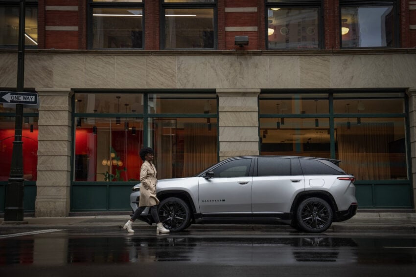 Jeep  Wagoneer S 纯电动豪华SUV全球首发, 3.4秒破百, 续航里程483公里, 品牌首款全球战略型纯电SUV, 或会来马? 260740